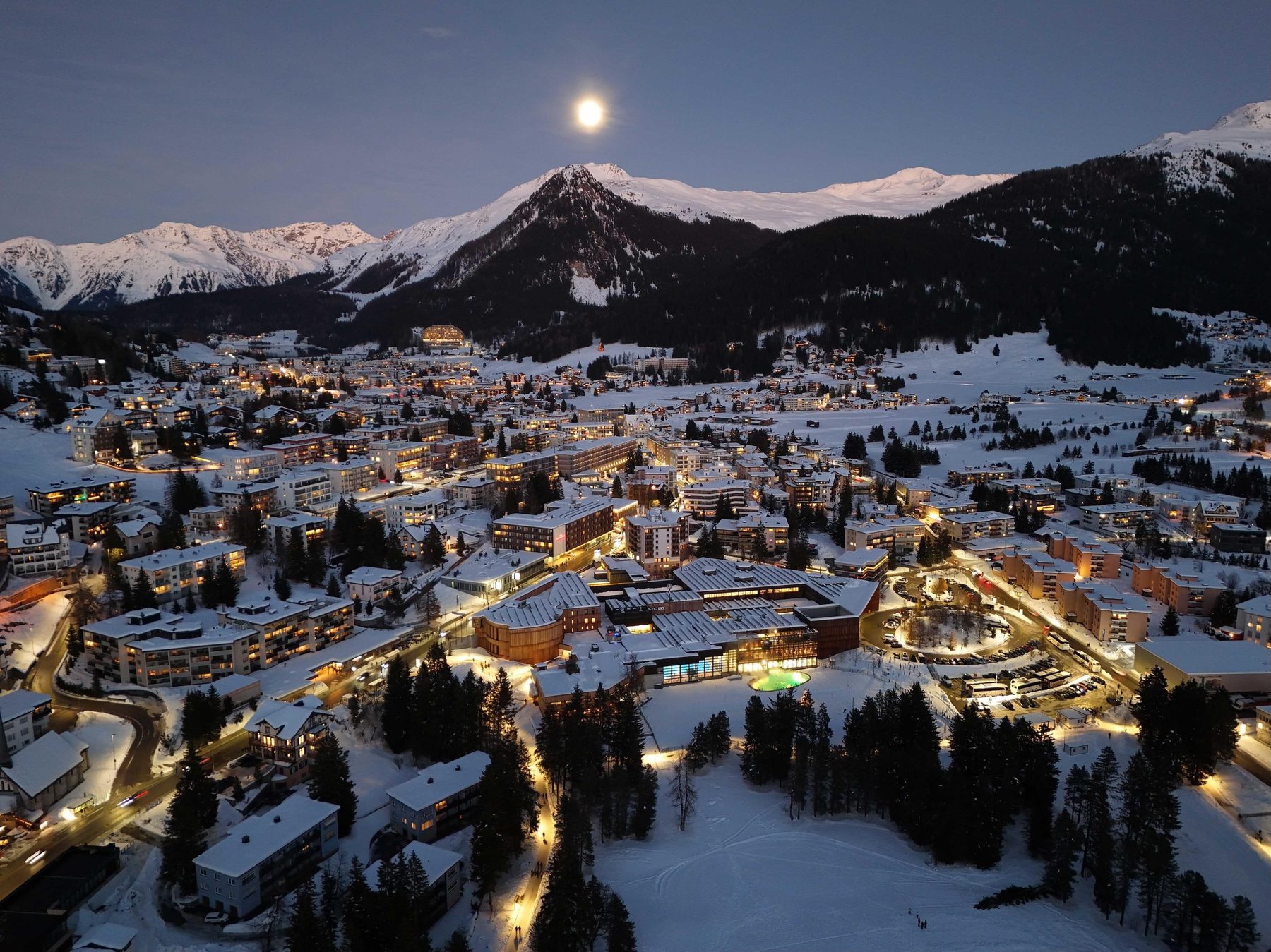 Davos at evening — Promenade and surrounding peaks